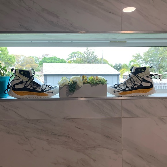 Nike - Picture 7 of 7